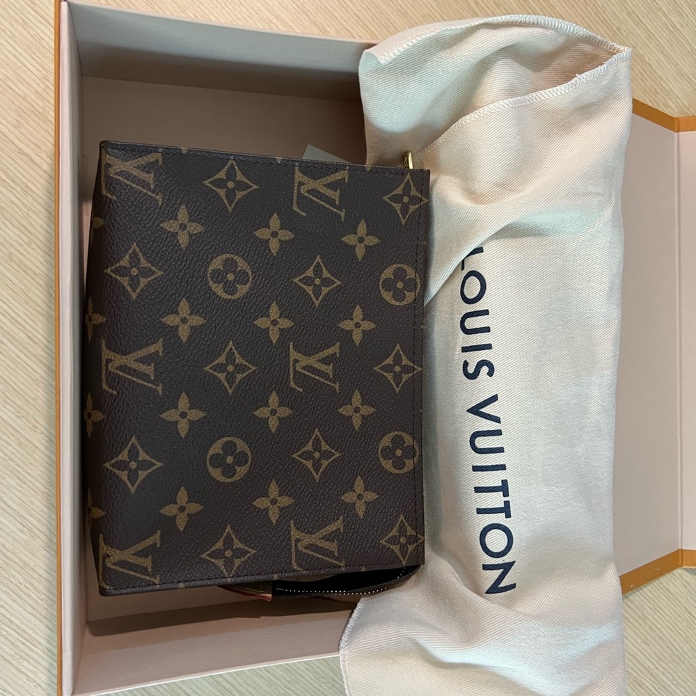 Brand new Louis Vuitton toiletry 19